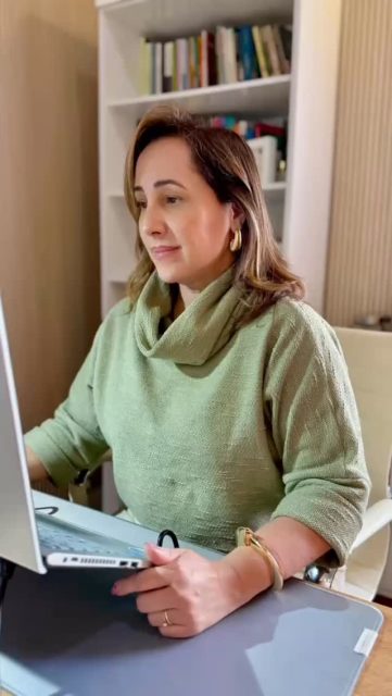 No começo, é normal duvidar da própria capacidade de atender.
Mas com o apoio certo, você descobre o quanto pode crescer e confiar em si ✨
Quer fortalecer sua prática clínica e se sentir mais seguro nos atendimentos? Me chama no direct 💬